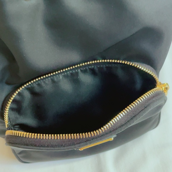 Prada bucket bag - Picture 8 of 15